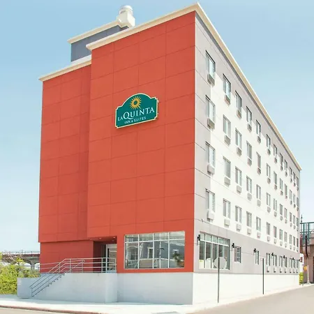 La Quinta Inn & Suites Far Rockaway - Beach Hotel